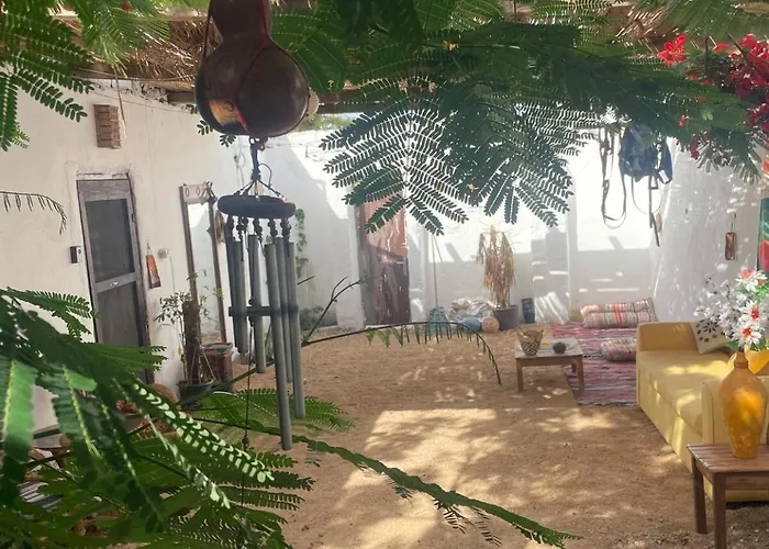 Spacious Bedouin With Large Private Garden *